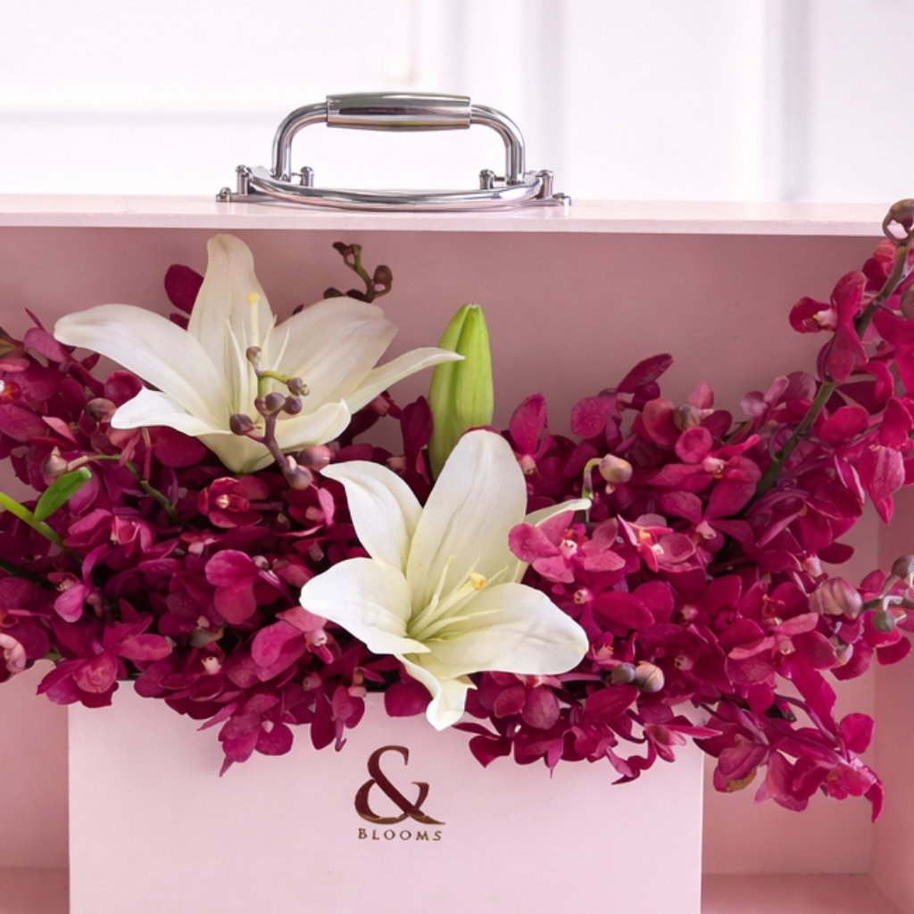 Crimson Affair Box Thumbnail 4